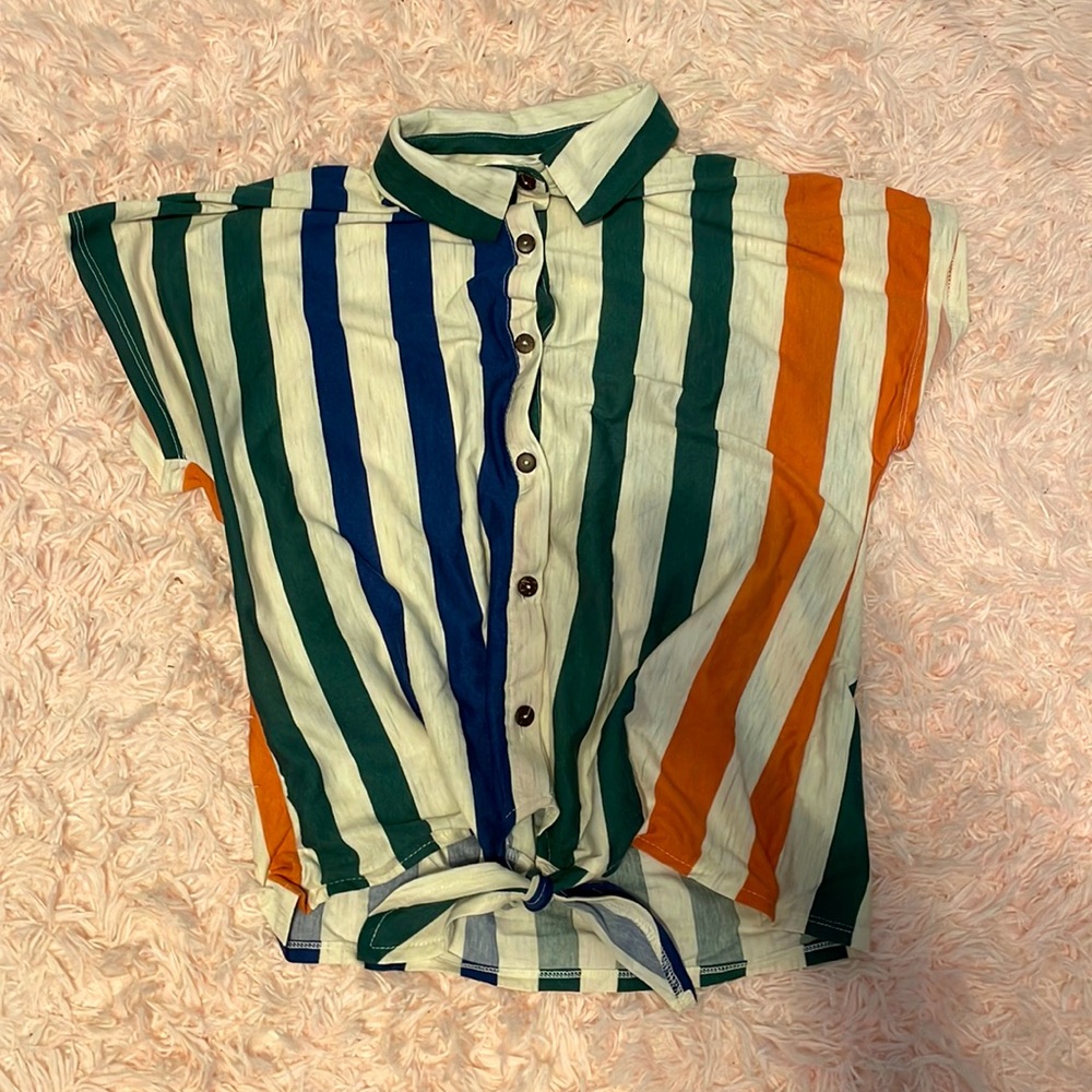 modern attraction- Women’s M, Collard Button down Top